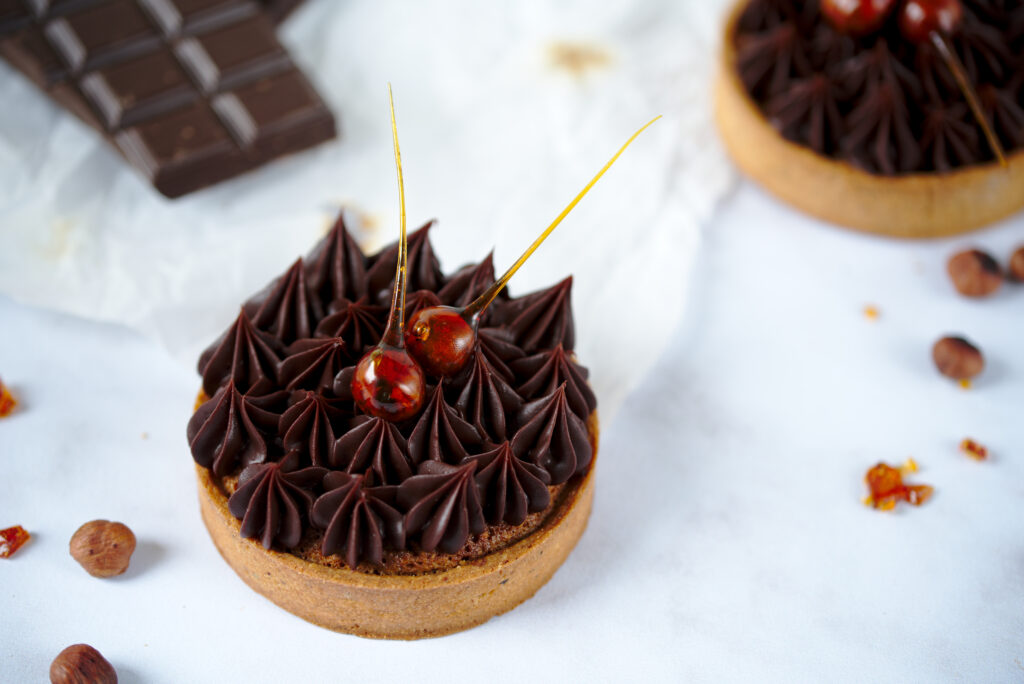 Picture of two tarte piemontaise with chocolate bar